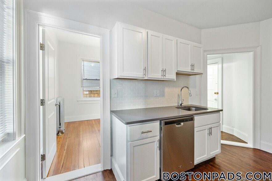 Building Photo - 122 Columbia St