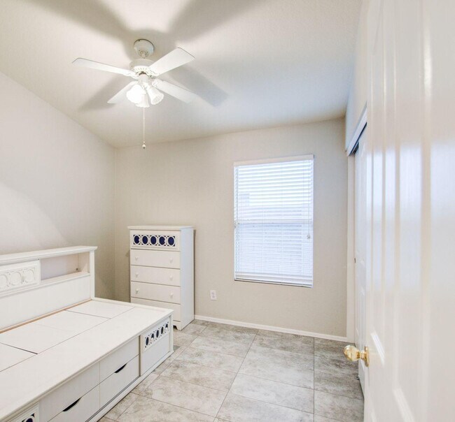 Building Photo - 3216 E Muirwood Dr