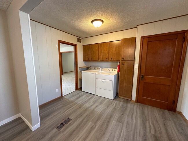 Building Photo - 1208 Baker Ave