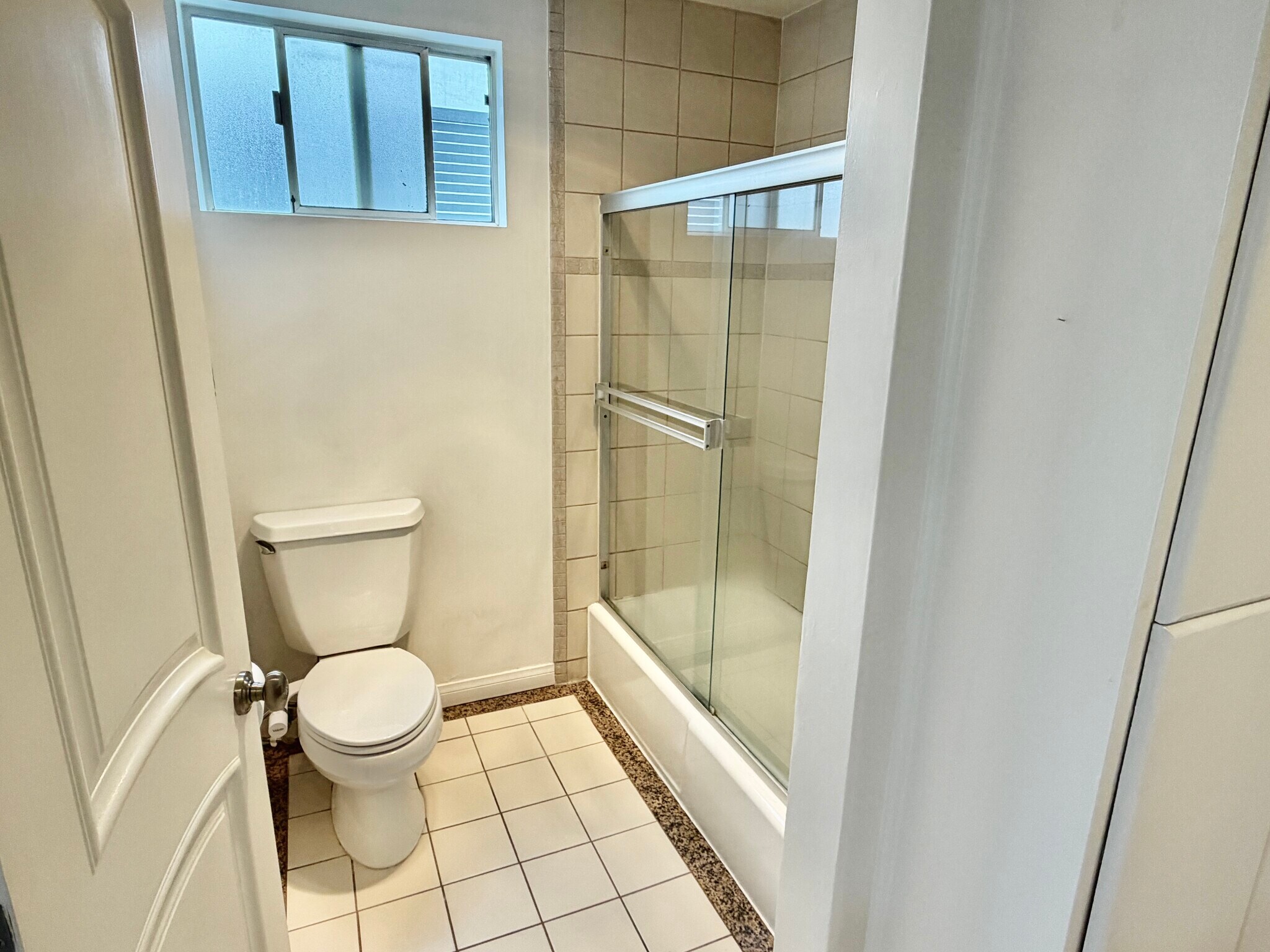 Additional view of bathroom - 1649 Appian Way