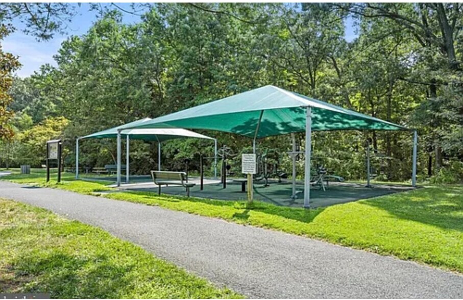 Building Photo - 6998 Hanover Pky