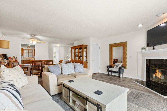 Building Photo - 702 Somerset Knoll