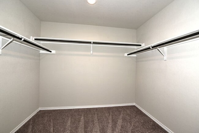 Building Photo - NEAR GOLF COURSE  |  3 BEDROOMS  |  2 BATH...