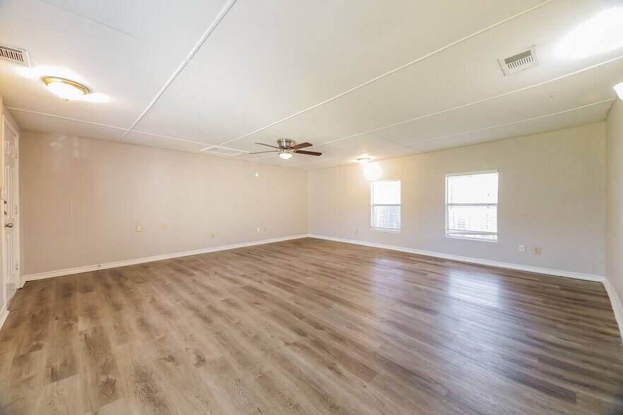 Building Photo - 742 Yale Dr