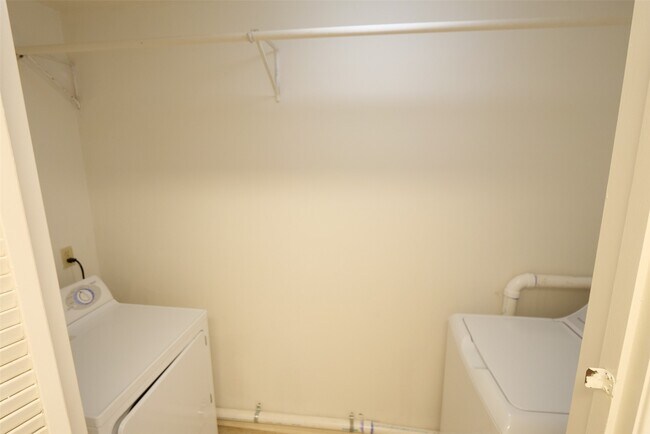 Building Photo - 5231 Beechnut St