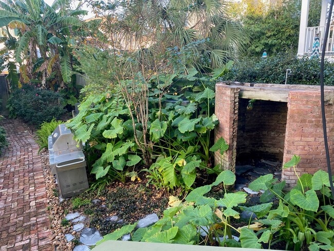 Building Photo - 1812 Winnie St