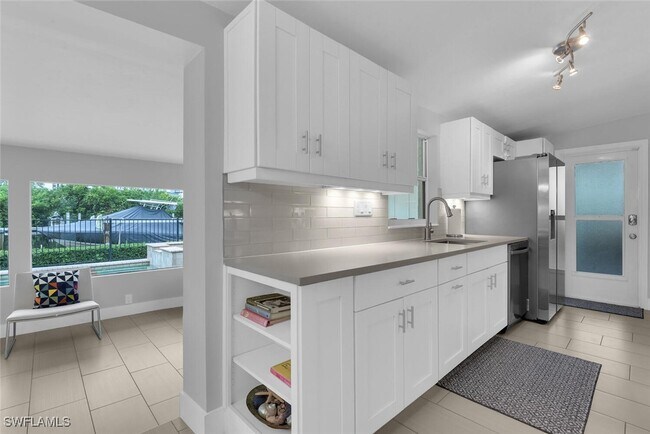 Building Photo - 2048 Harbor Ln