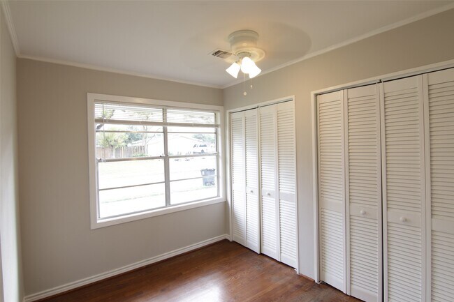 Building Photo - 6915 Edgemoor Dr