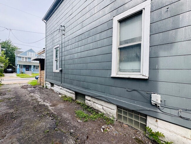 Building Photo - 10630 Kimberly Ave