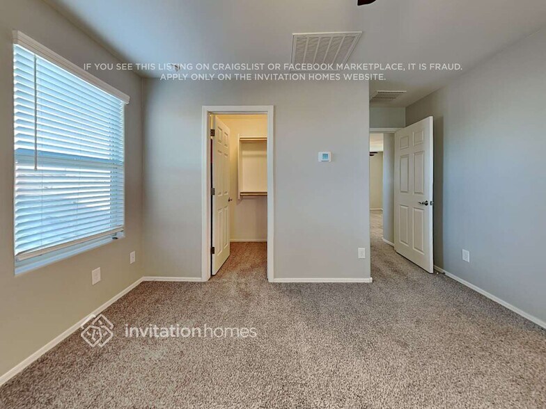 Building Photo - 4465 Kirkland Ave