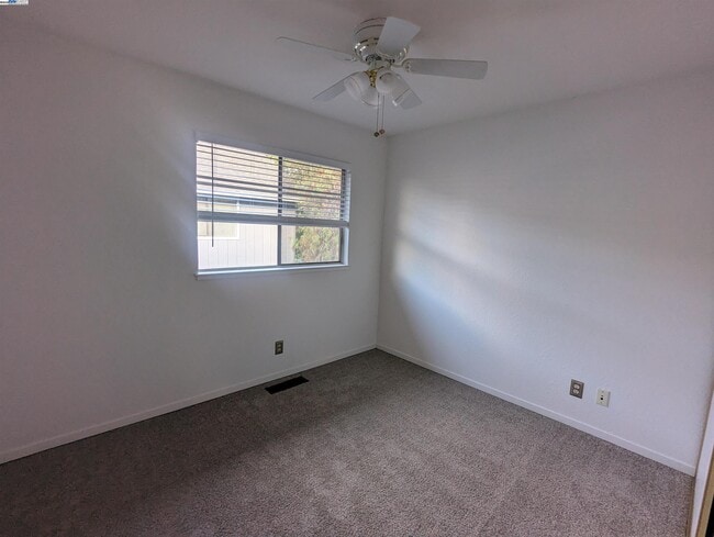 Building Photo - 744 Palomino Dr
