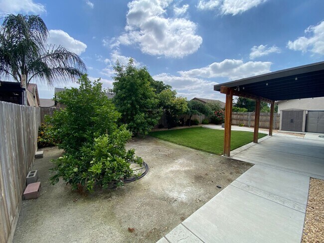Building Photo - Tulare home coming soon!