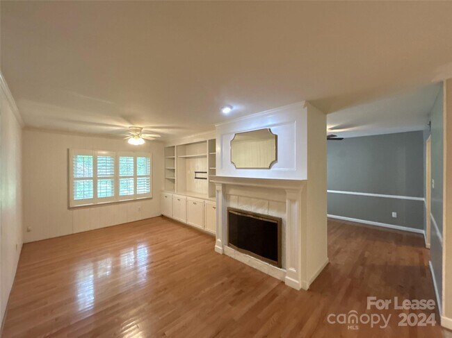Building Photo - 6740 Constitution Ln