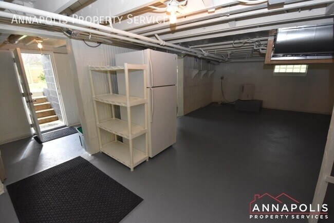 Building Photo - 209 Claude St