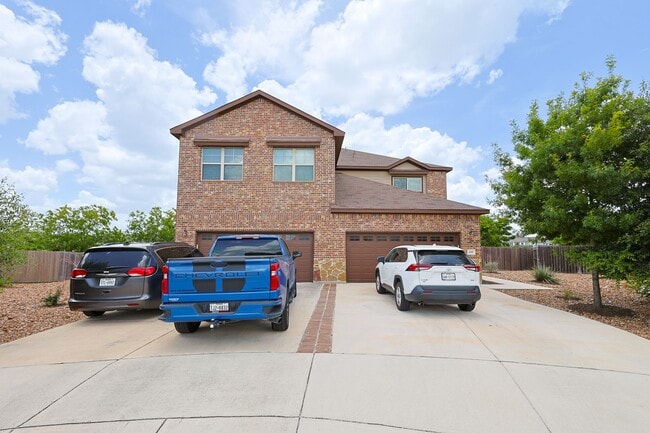 Primary Photo - Large Modern Four Bedroom Duplex