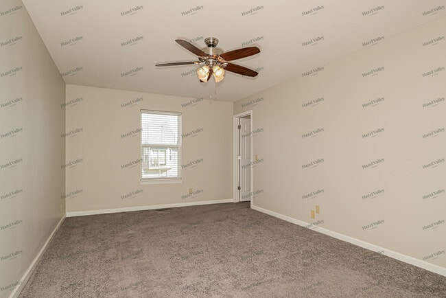 Building Photo - 423 Stonewater Dr