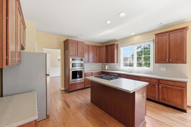Building Photo - 4823 Vista Ridge Dr