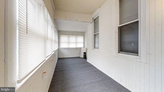 Building Photo - 702 Parry Ave