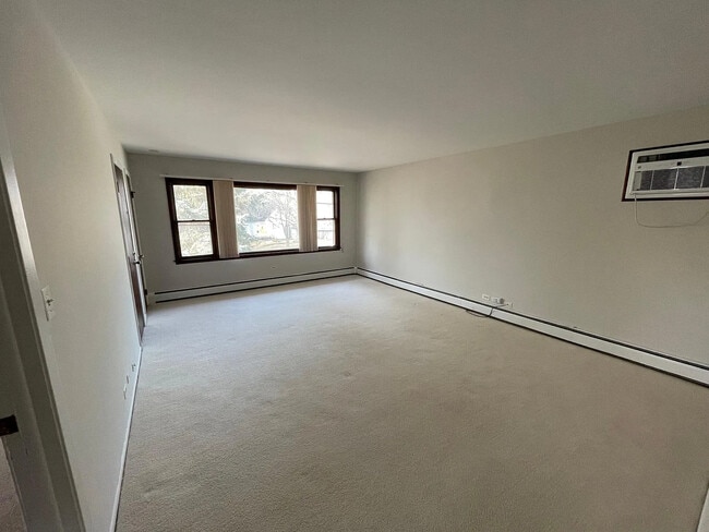 Building Photo - 828 N Sleight St