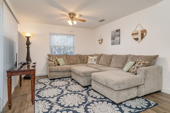 Building Photo - 6385 Banks Ave