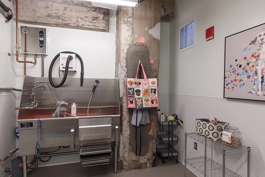 Building Photo - 9 Medford St