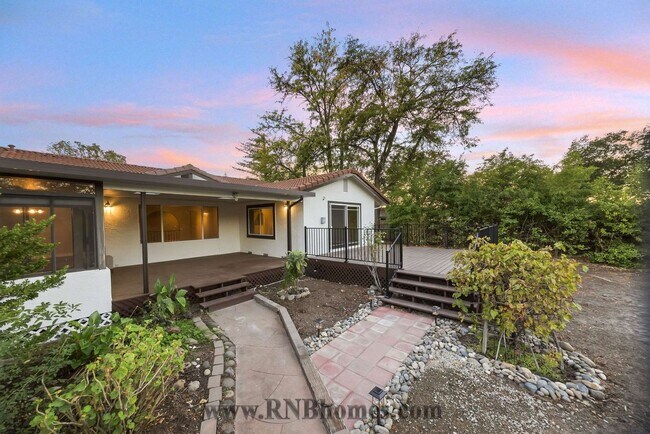 Building Photo - 4305 Whispering Oak Cir