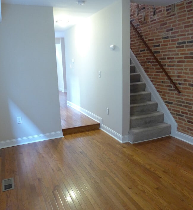 Building Photo - 43 E Henrietta St