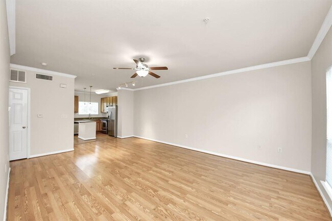 Building Photo - 9200 Westheimer Rd