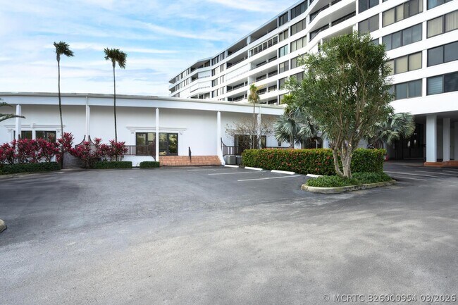 Building Photo - 3589 S Ocean Blvd
