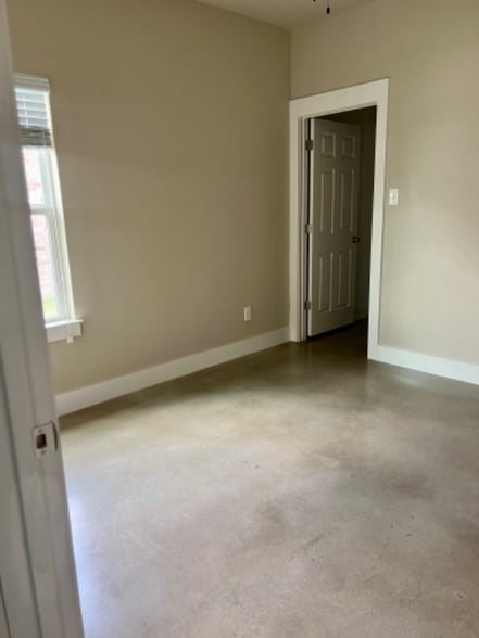 Building Photo - 3225 Belmont Dr