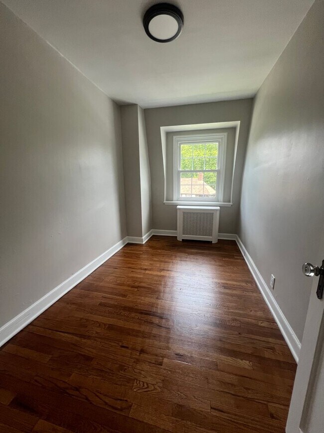 Building Photo - Charming Renovated Mount Penn 3 BR For Immediate Move In