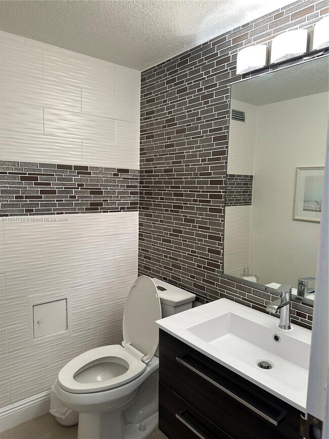 Building Photo - 2501 S Ocean Dr