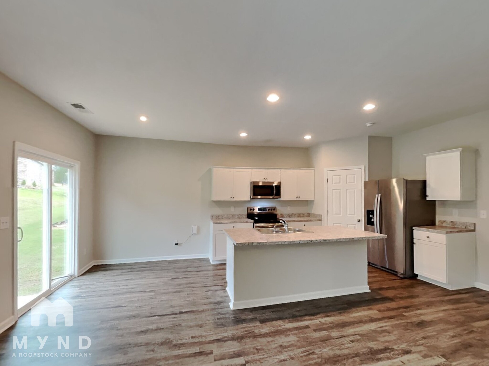 Building Photo - 460 Americana Dr