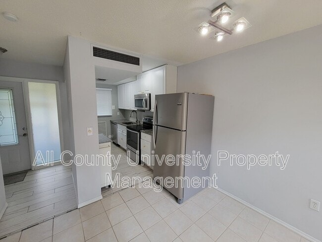 Building Photo - 703 SW 75th St