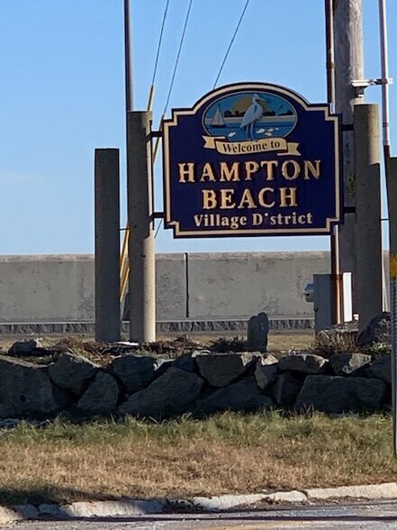 Hampton Beach directly across the street - 615 Ocean Blvd