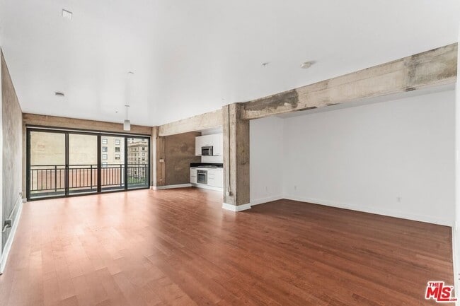 Building Photo - 416 S Spring St