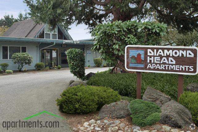 Entrance - Diamond Head Apartments