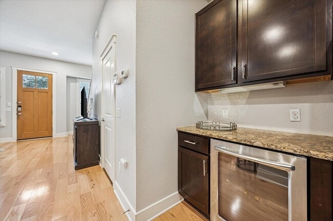 Building Photo - 2520 Bluebonnet Ln