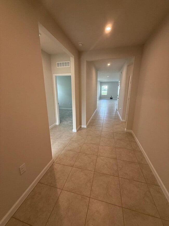 Building Photo - Beautiful 3BR/3BA Home in Creekside