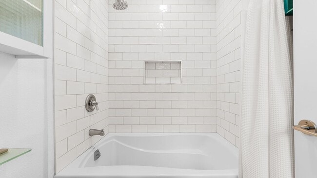 Building Photo - Beautiful 2Br/2Ba Townhome In Little Italy With Views Of The Bay! 3D Tour Link in Description Below!