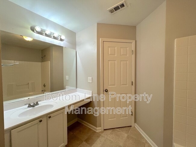Building Photo - 7637 Abigail Glen Dr