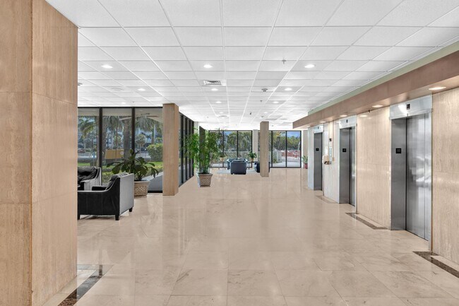 Building Photo - 400 Kings Point Dr
