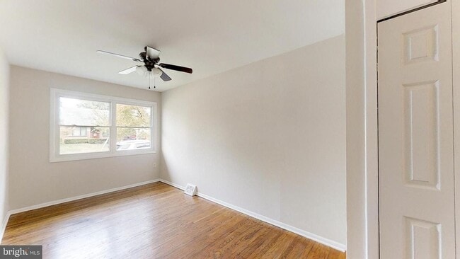 Building Photo - Recently Updated 4BR/2BA Twin with Central Air & Fenced Backyard