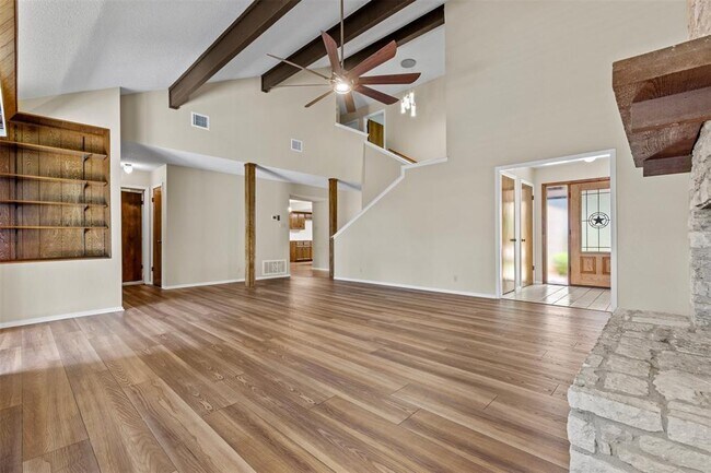 Building Photo - 8606 Mesa Dr