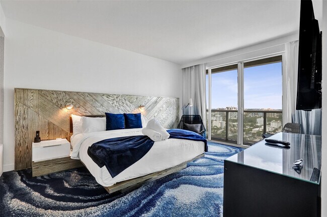 Building Photo - 3101 Bayshore Dr