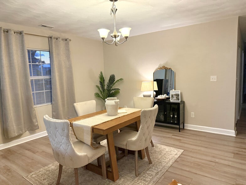 Building Photo - 946 Ave H