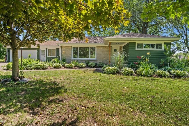 Primary Photo - 1350 Hart Rd