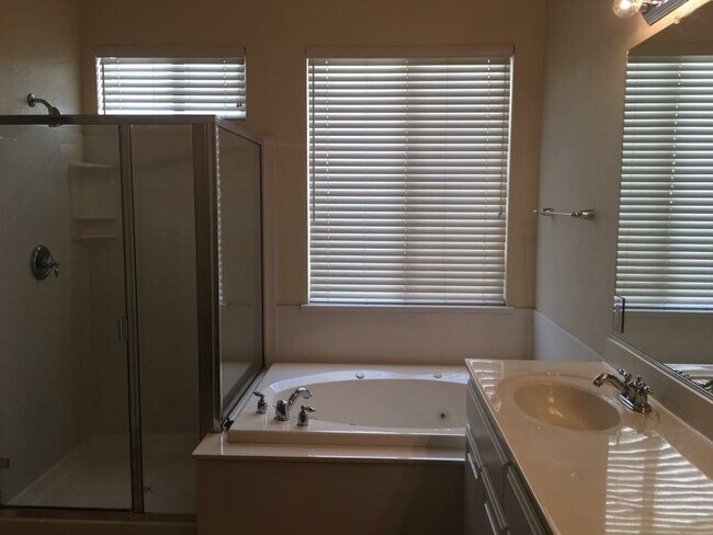 Building Photo - 5513 Goldseive Dr