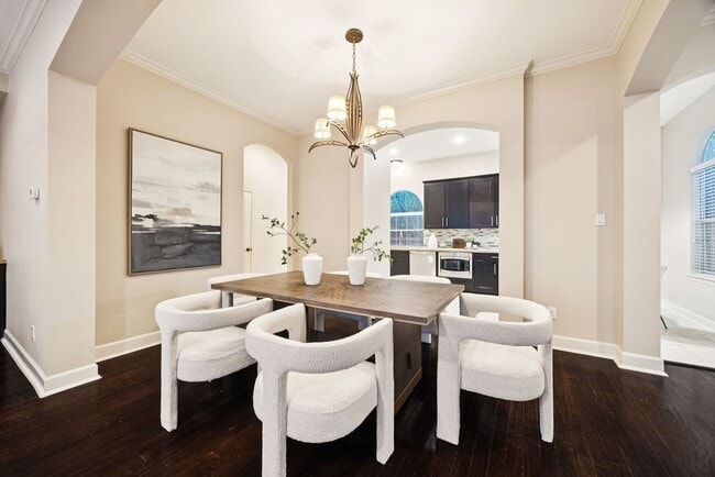 Building Photo - 5407 Lillian St