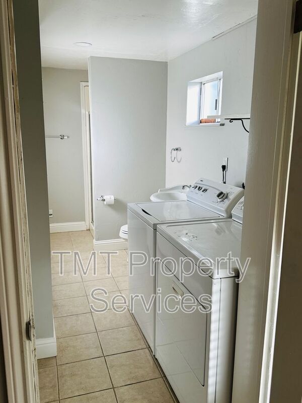 Building Photo - 5536 D St